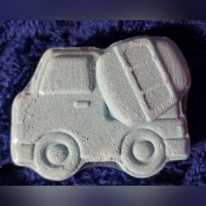 Kids Blue Truck Bath Bomb - Gentle Fizzy Bath
